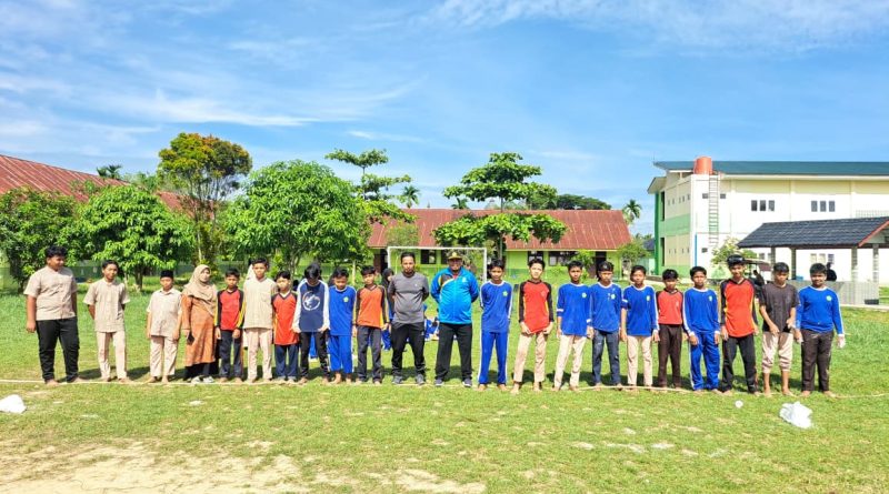 OSIM MTsN 1 Aceh Timur Gelar Lomba Tarik Tambang Antar Kelas Pasca Ujian Semester OSIM MTsN 1 Aceh Timur Gelar Lomba Tarik Tambang Antar Kelas Pasca Ujian Semester