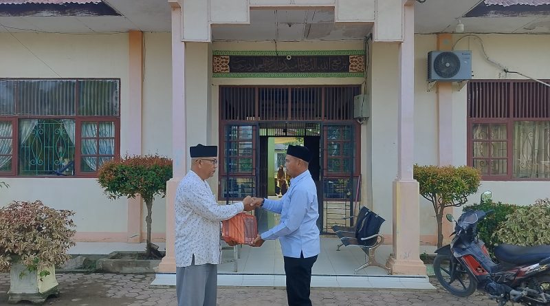 MTsN 1 Aceh Timur Terima Wakaf Al-Qur’an dari Donatur MTsN 1 Aceh Timur Terima Wakaf Al-Qur’an dari Donatur